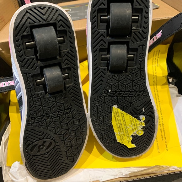 BRAND NEW Heelys size  2 youth - Picture 3 of 10